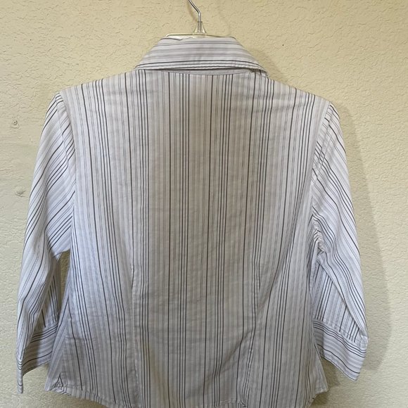 Apt 9. Striped Button Down Shirt Woman's M Medium Off White Blue Long Sleeve - Picture 3 of 3